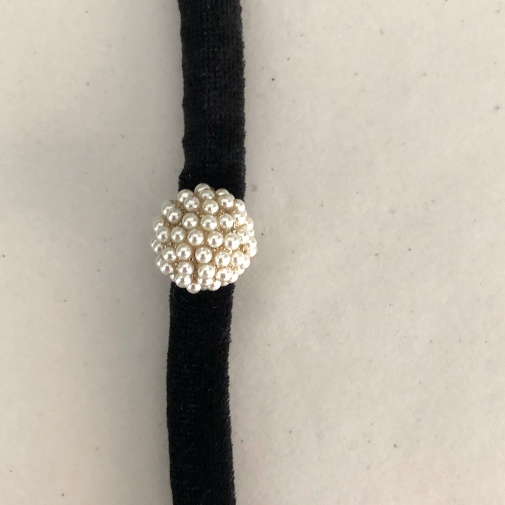 Velvet Choker with Pearl Cluster Detail